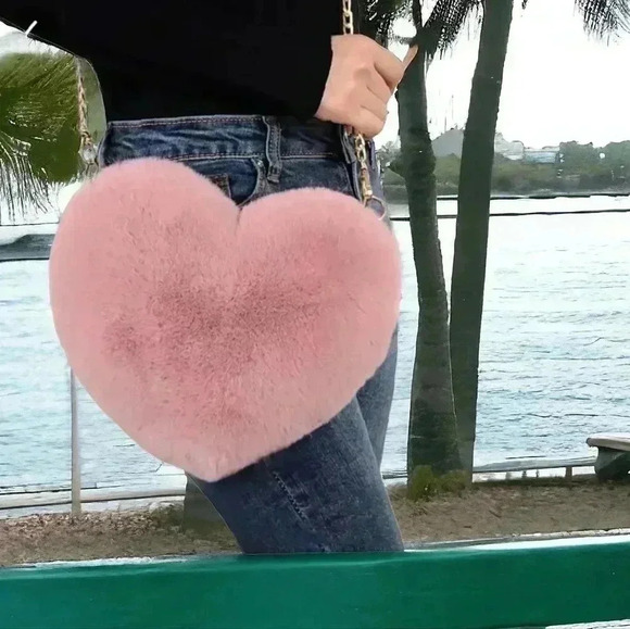 None Handbags - Faux fur Heart shaped pink purse
